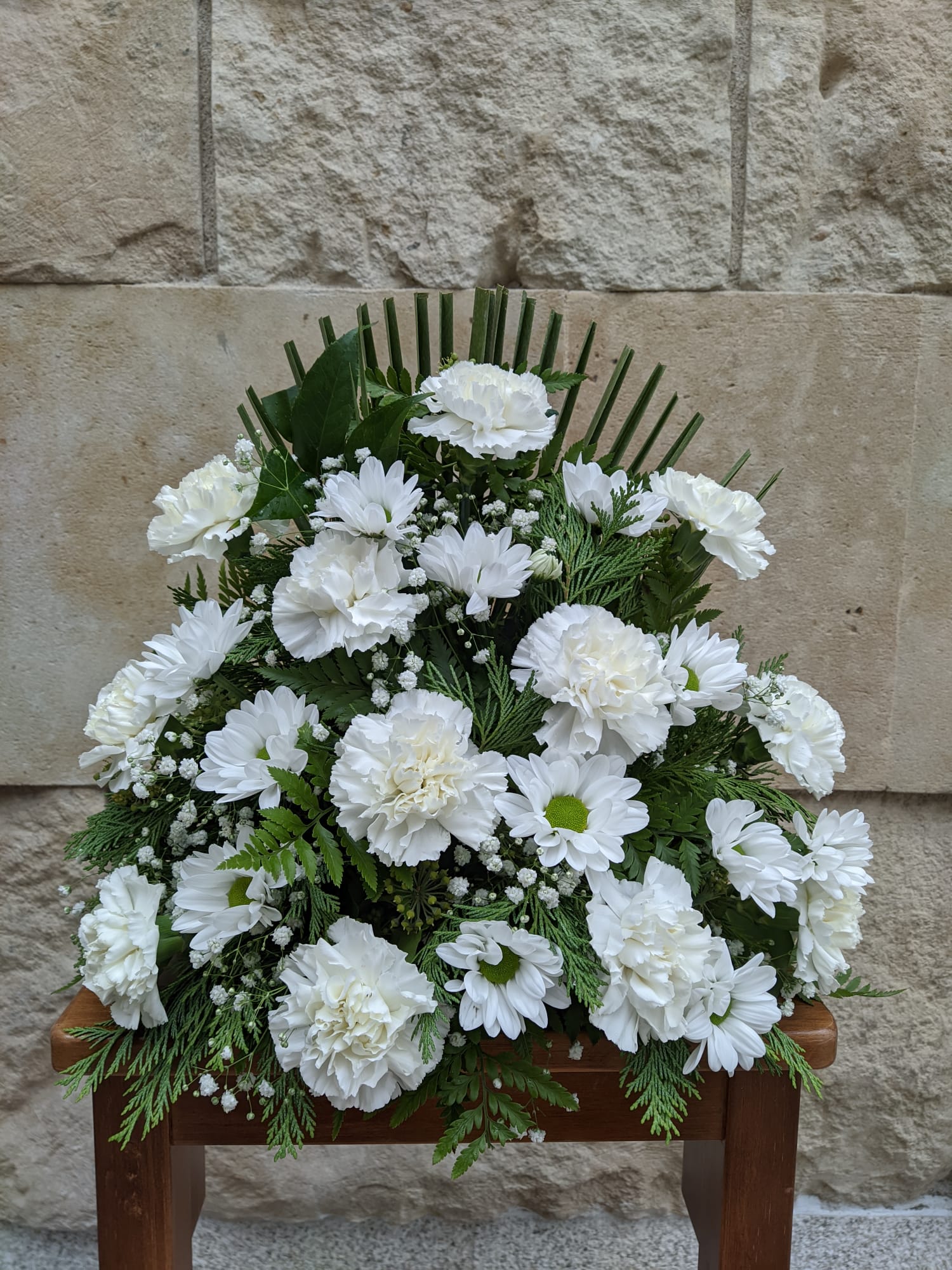 DIA DE LOS SANTOS Centro clavel blanco y margarita