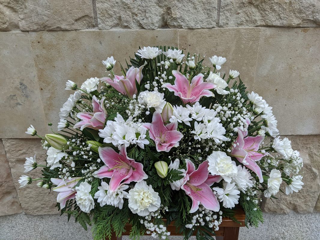 Centro lilium, clavel y margarita